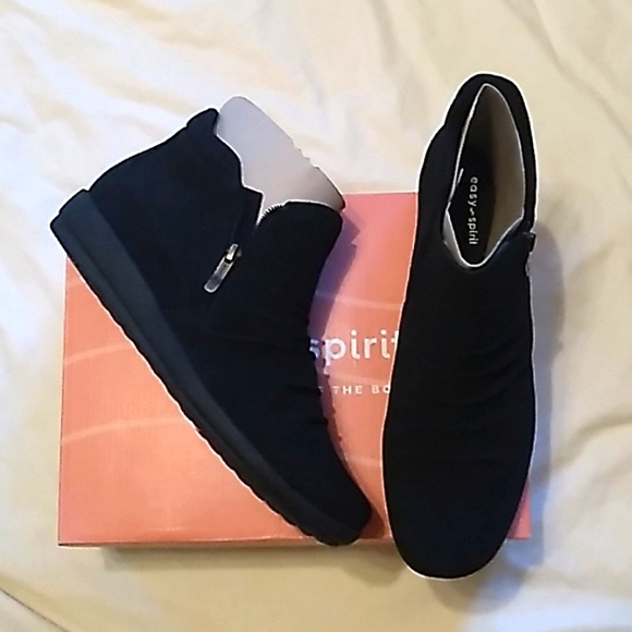 Easy Spirit Shoes - NIB Womens Easy Spirit black  suede ALETA3 short boots Size 12